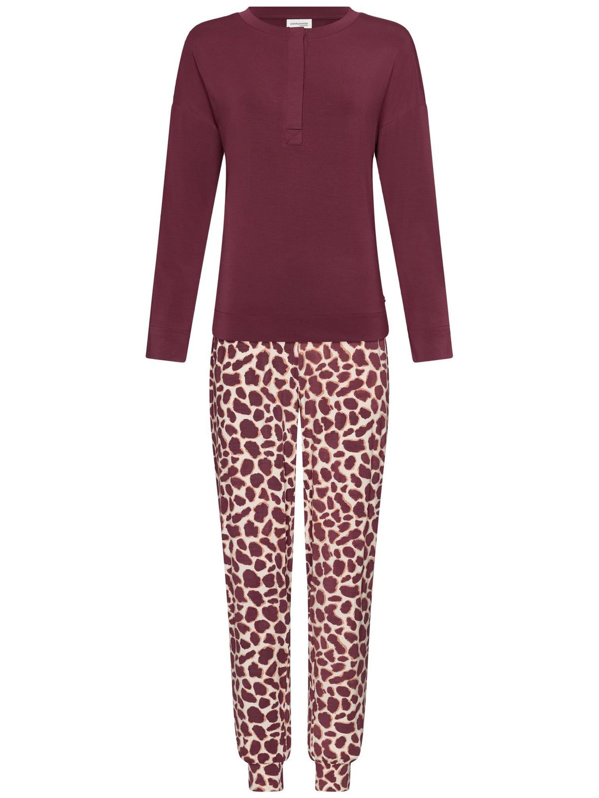 Bordeaux | packshot | Packshot, bordeaux met dierenprint – Pastunette Premium modal dames pyjama met knoopjes - Bordeaux - Satin Wild