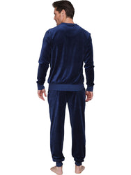 Donkerblauw | achter | Achteraanzicht op model, donkerblauw – Pastunette velours heren pyjama met V-hals - Donkerblauw - Northern Nights