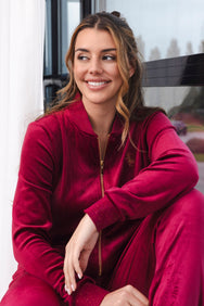 Groen | sfeer | Sfeerfoto, groen – Pastunette velours dames huispak met rits - Rosewood Comfort