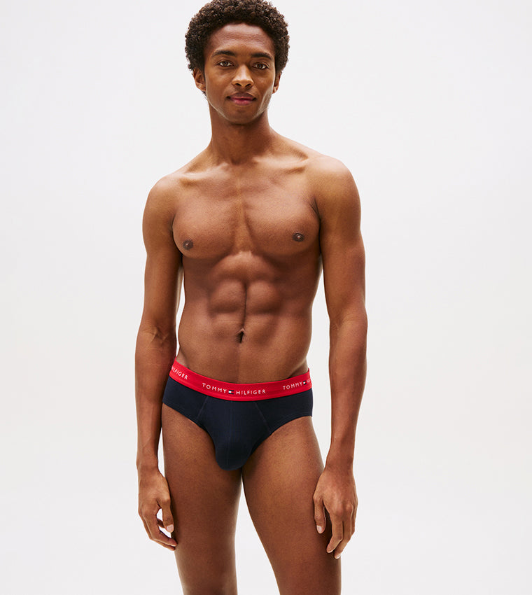 Desert Sky combi | voor | Vooraanzicht op model, slip met rode band, desert sky – Tommy Hilfiger 3-pack heren slips met logoband - Brief