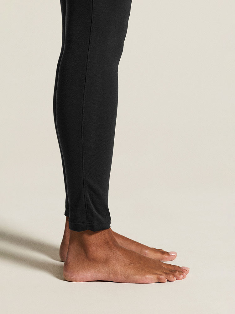 Zwart | detail | Detail pijp bij de enkel, zwart – Craft thermobroek dames - Thermal Baselayer