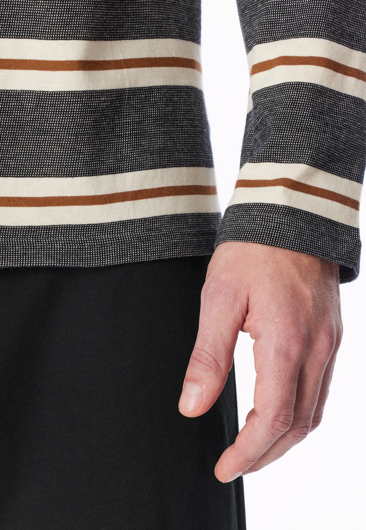Zwart | detail | Detail streep en mouw, grijs met crème en bruin – Schiesser katoenen heren pyjama lange mouw - Zwart - Casual Nightwear
