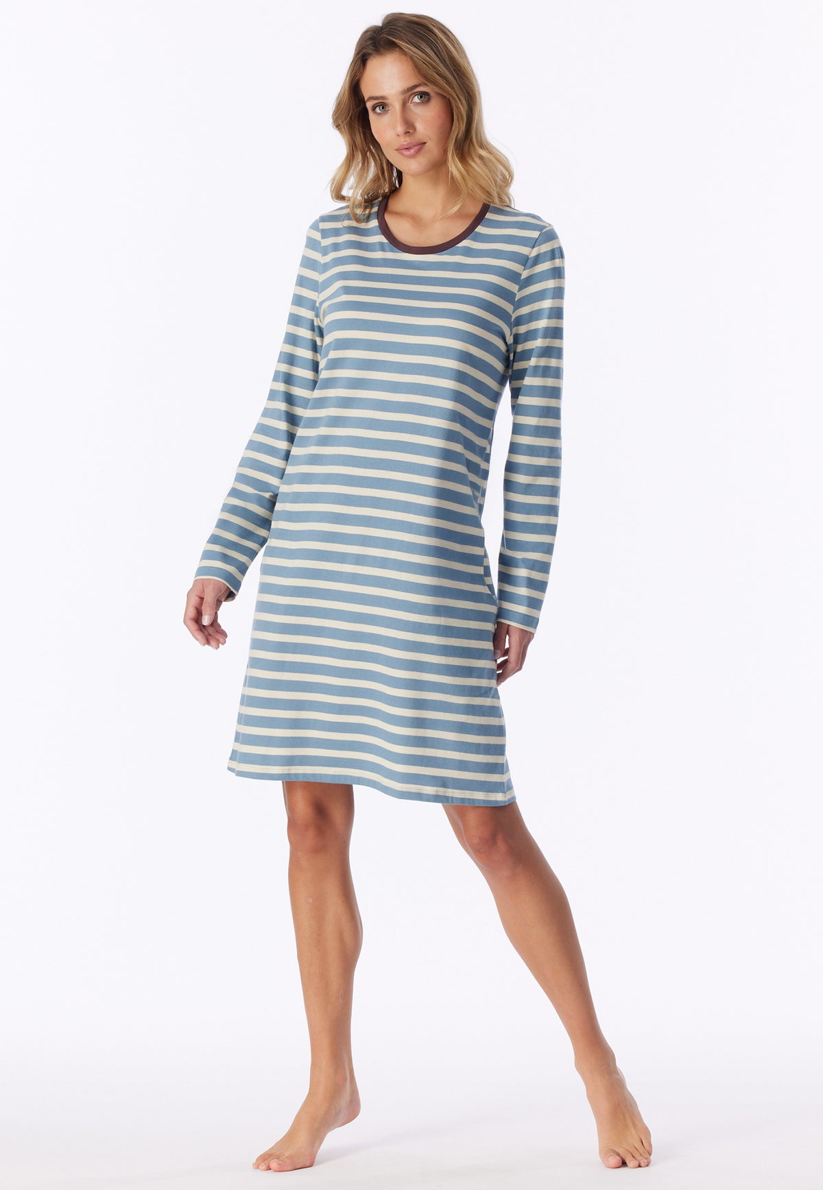 Greyblue | voor | Vooraanzicht op model, grijsblauw gestreept – Schiesser Dames Nachthemd lange mouw - Casual Essentials