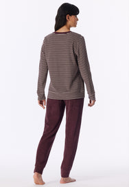 Cacaobruin | achter | Achteraanzicht op model, cacaobruin – Schiesser badstof dames pyjama met boordjes - Streep - Casual Essentials