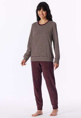 Cacaobruin | voor | Vooraanzicht op model, cacaobruin met streep – Schiesser badstof dames pyjama met boordjes - Streep - Casual Essentials