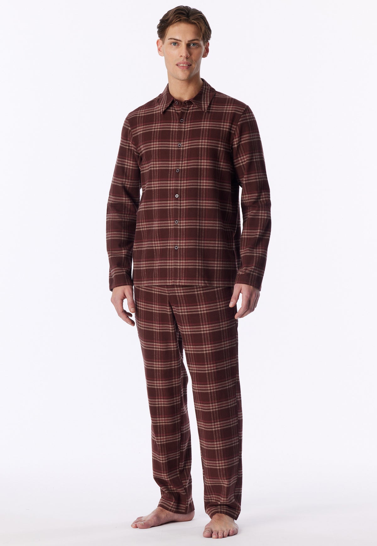 Praline | voor | Vooraanzicht op model, bruine ruit – Schiesser flanellen heren pyjama met knoopsluiting - Ruit - Selected! Premium