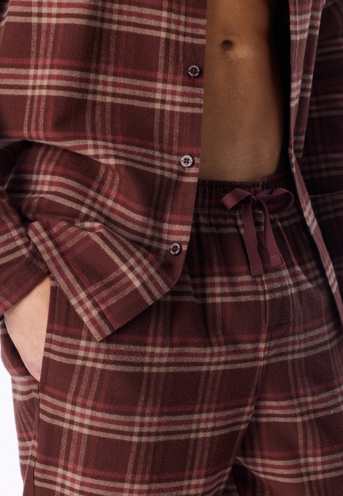 Praline | detail | Detail steekzak en broekband, bruine ruit – Schiesser flanellen heren pyjama met knoopsluiting - Ruit - Selected! Premium