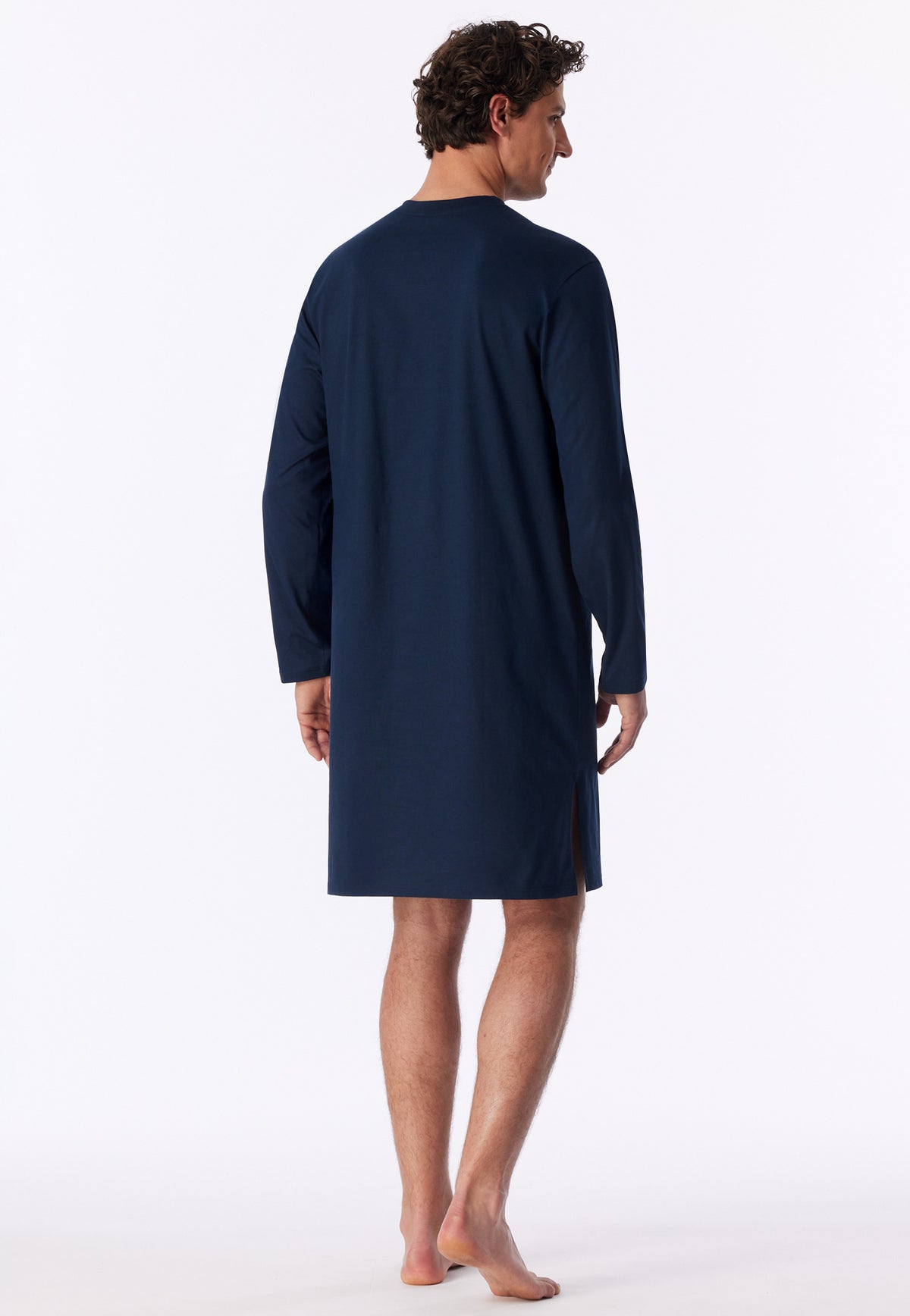 Donkerblauw | achter | Achteraanzicht op model, donkerblauw – Schiesser katoenen heren nachthemd lange mouw - Comfort Nightwear