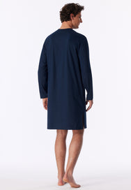 Donkerblauw | achter | Achteraanzicht op model, donkerblauw – Schiesser katoenen heren nachthemd lange mouw - Comfort Nightwear