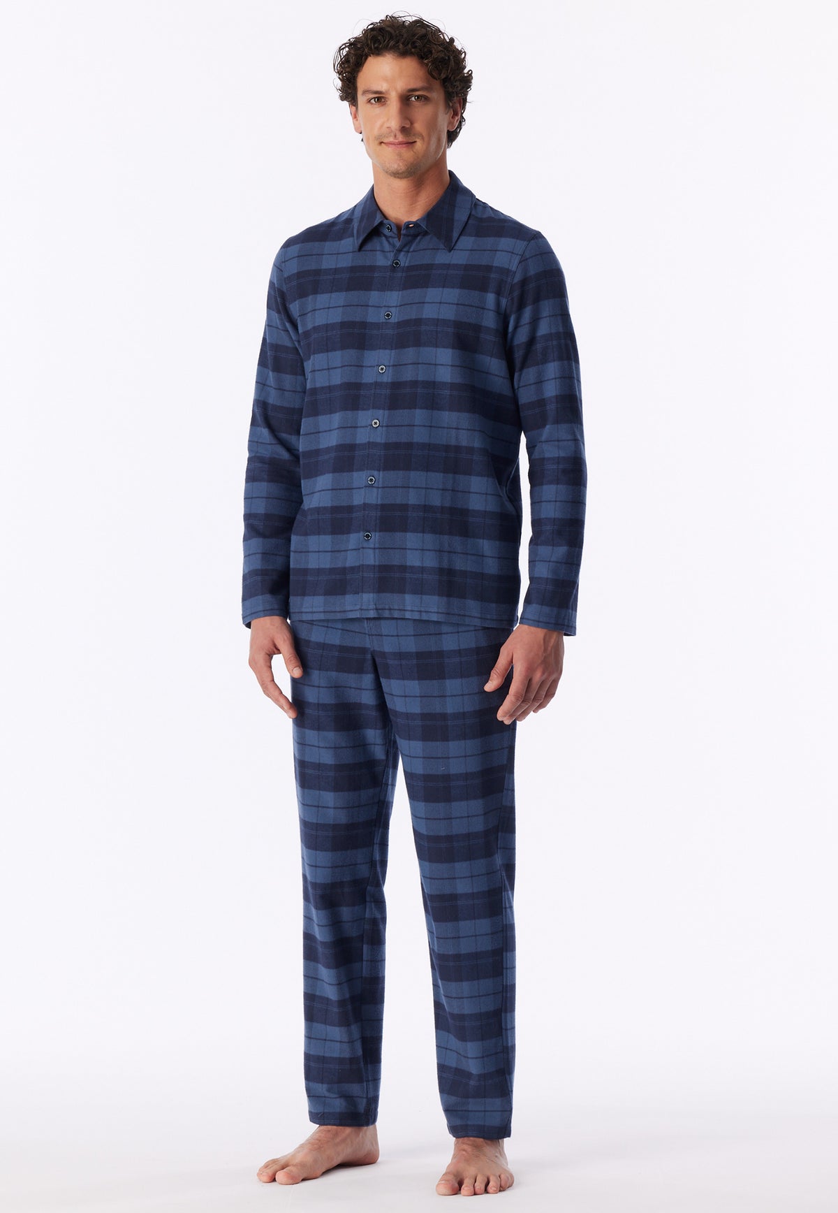Faded Denim | voor | Vooraanzicht op model, blauwe ruit – Schiesser flanellen heren pyjama met knoopsluiting - Ruit - Selected! Premium