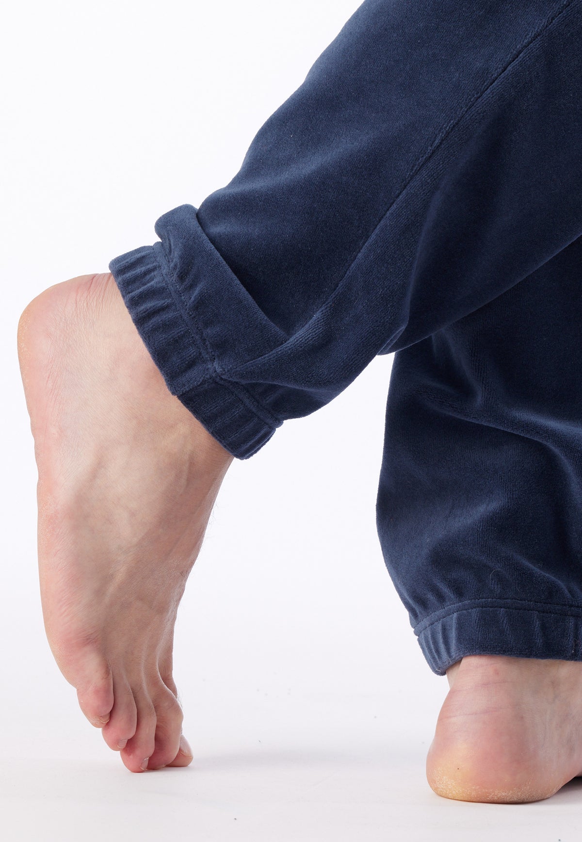 Deep Sea Blue | detail | Detail boordje aan de pijp, deep sea blue – Schiesser velours heren huispak met rits - Oversized - Casual Nightwear