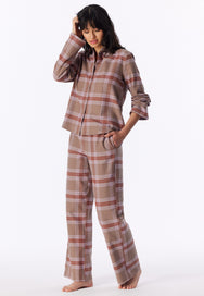 Multicolor | sfeer | Op model in ontspannen houding, ruit in beige, roze en bruin – Schiesser flanellen dames pyjama met knoopsluiting - Ruit - Selected! Premium