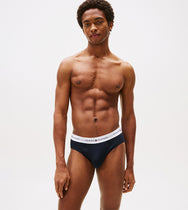 Desert Sky combi | voor | Vooraanzicht op model, slip met witte band, desert sky – Tommy Hilfiger 3-pack heren slips met logoband - Brief
