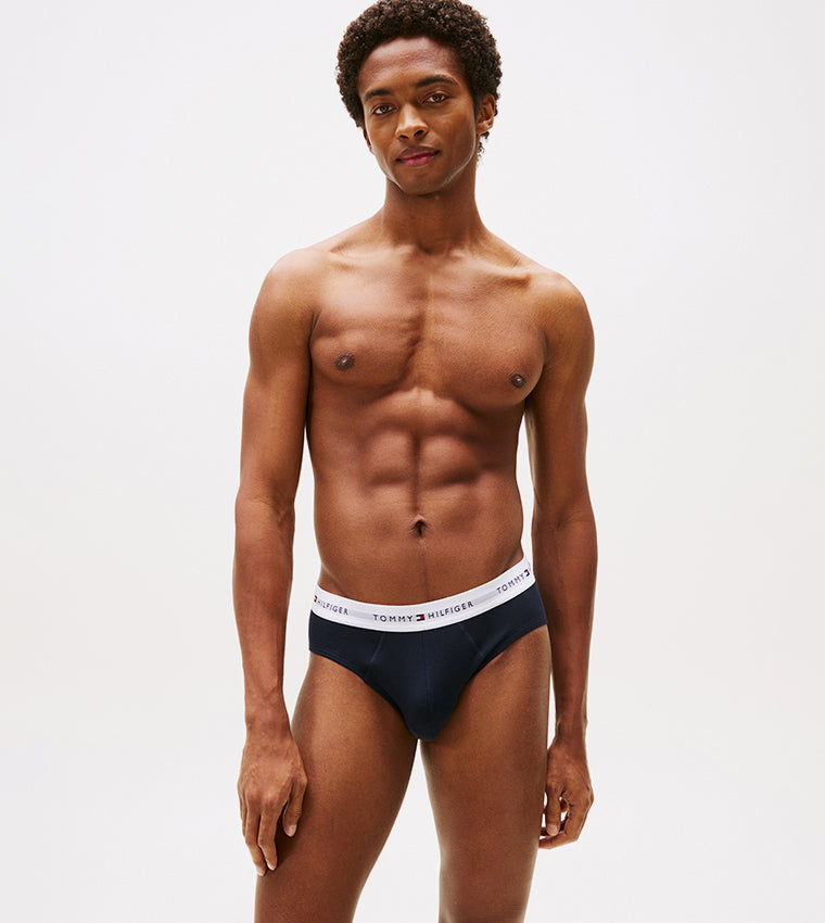 Desert Sky combi | voor | Vooraanzicht op model, slip met witte band, desert sky – Tommy Hilfiger 3-pack heren slips met logoband - Brief