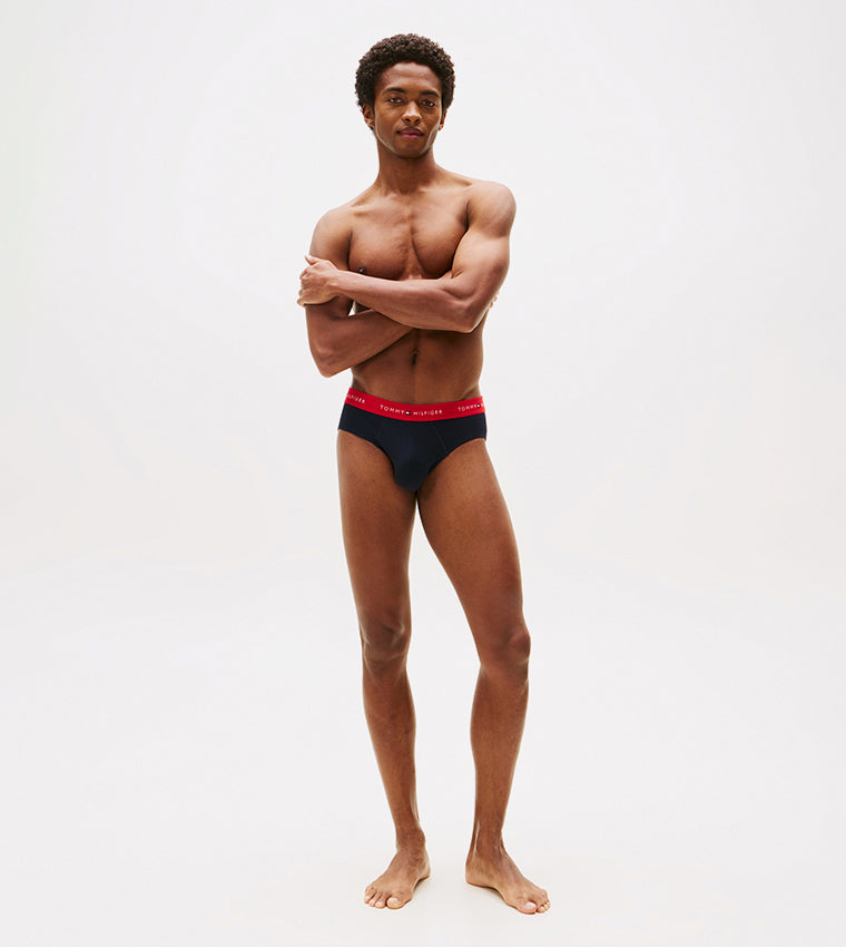 Desert Sky combi | voor | Vooraanzicht op model, hele lichaam, desert sky – Tommy Hilfiger 3-pack heren slips met logoband - Brief