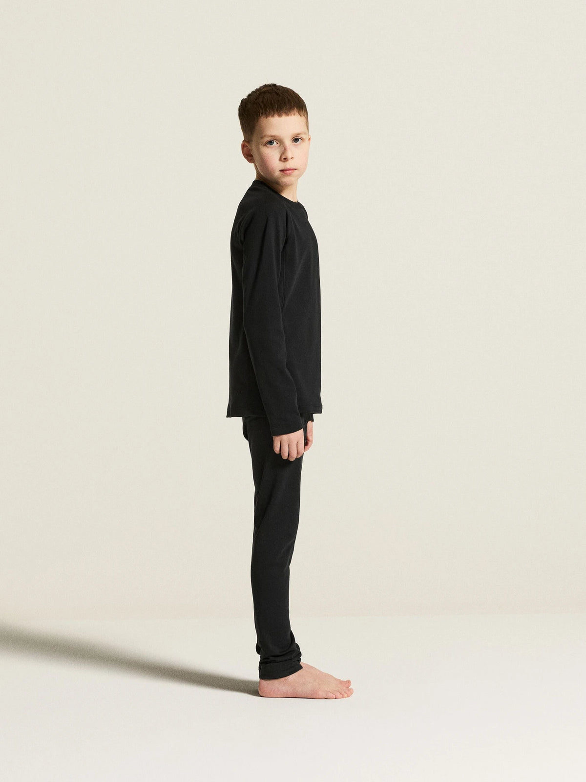 Zwart | zij | Zijaanzicht op model, zwart – Craft thermobroek kinderen - Thermal Baselayer JR