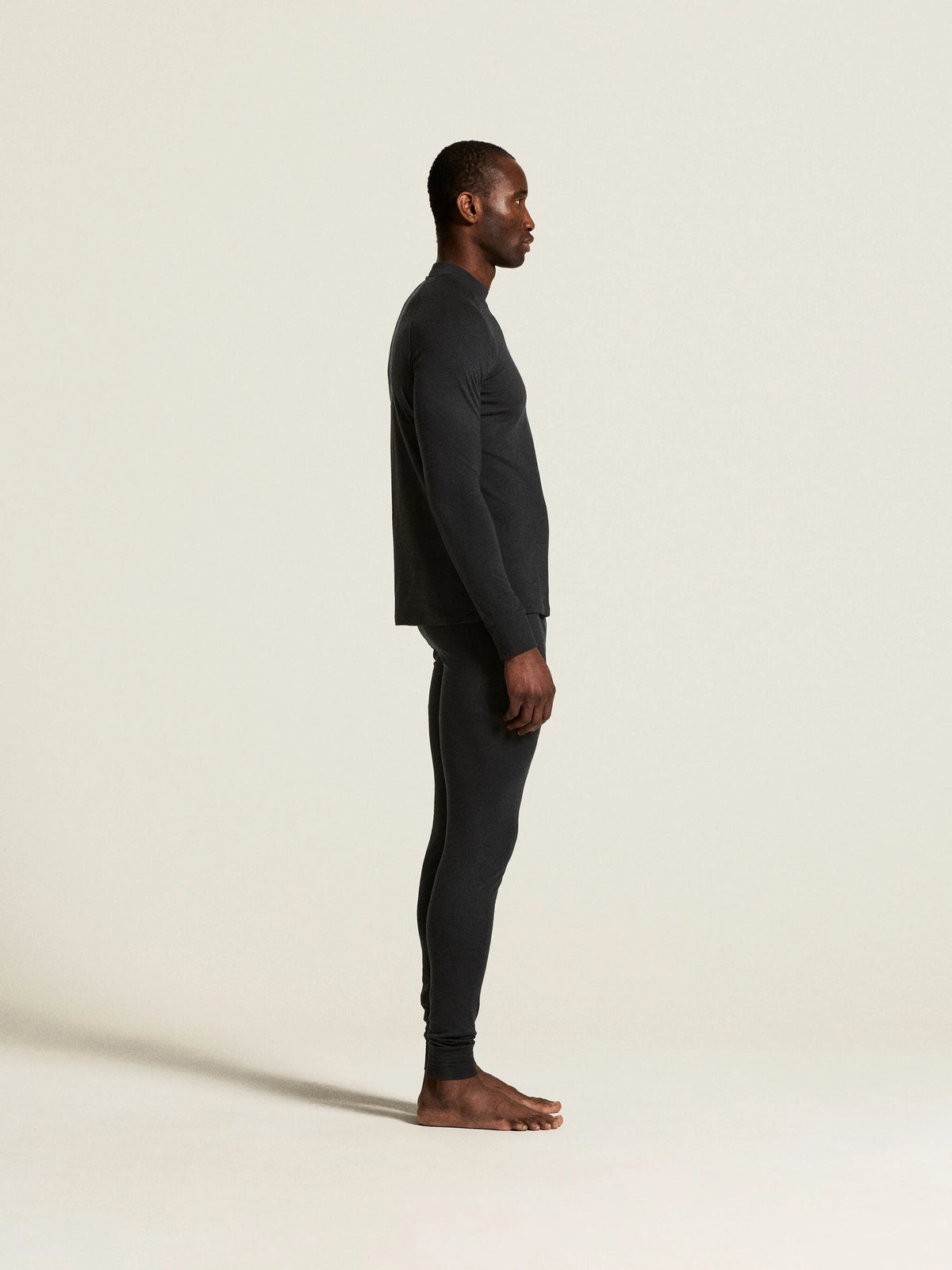 Zwart | zij | Zijaanzicht op model, zwart – Craft merino wollen thermobroek heren - Wool Comfort
