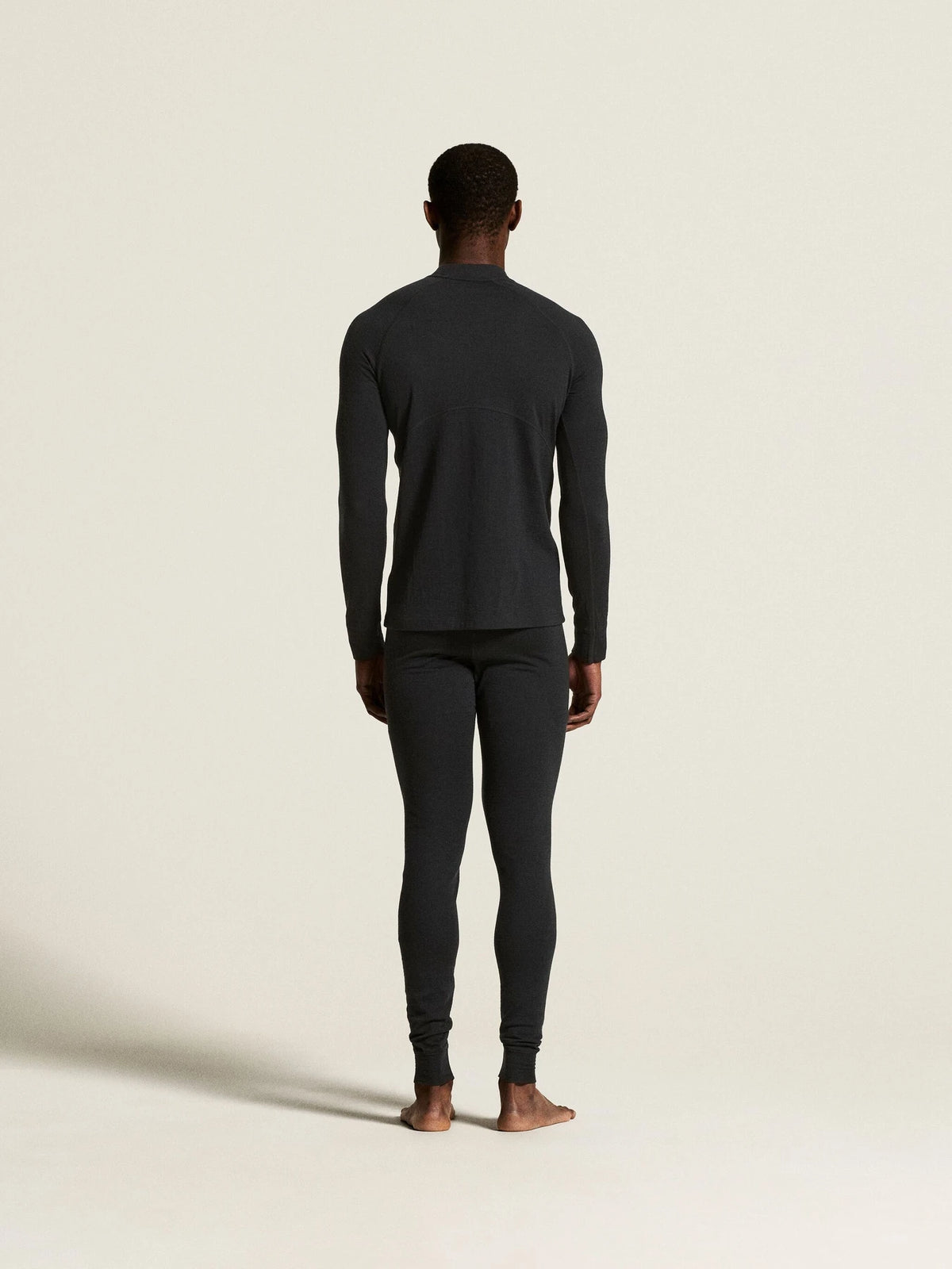 Zwart | achter | Achteraanzicht op model met shirt, zwart – Craft merino wollen thermobroek heren - Wool Comfort