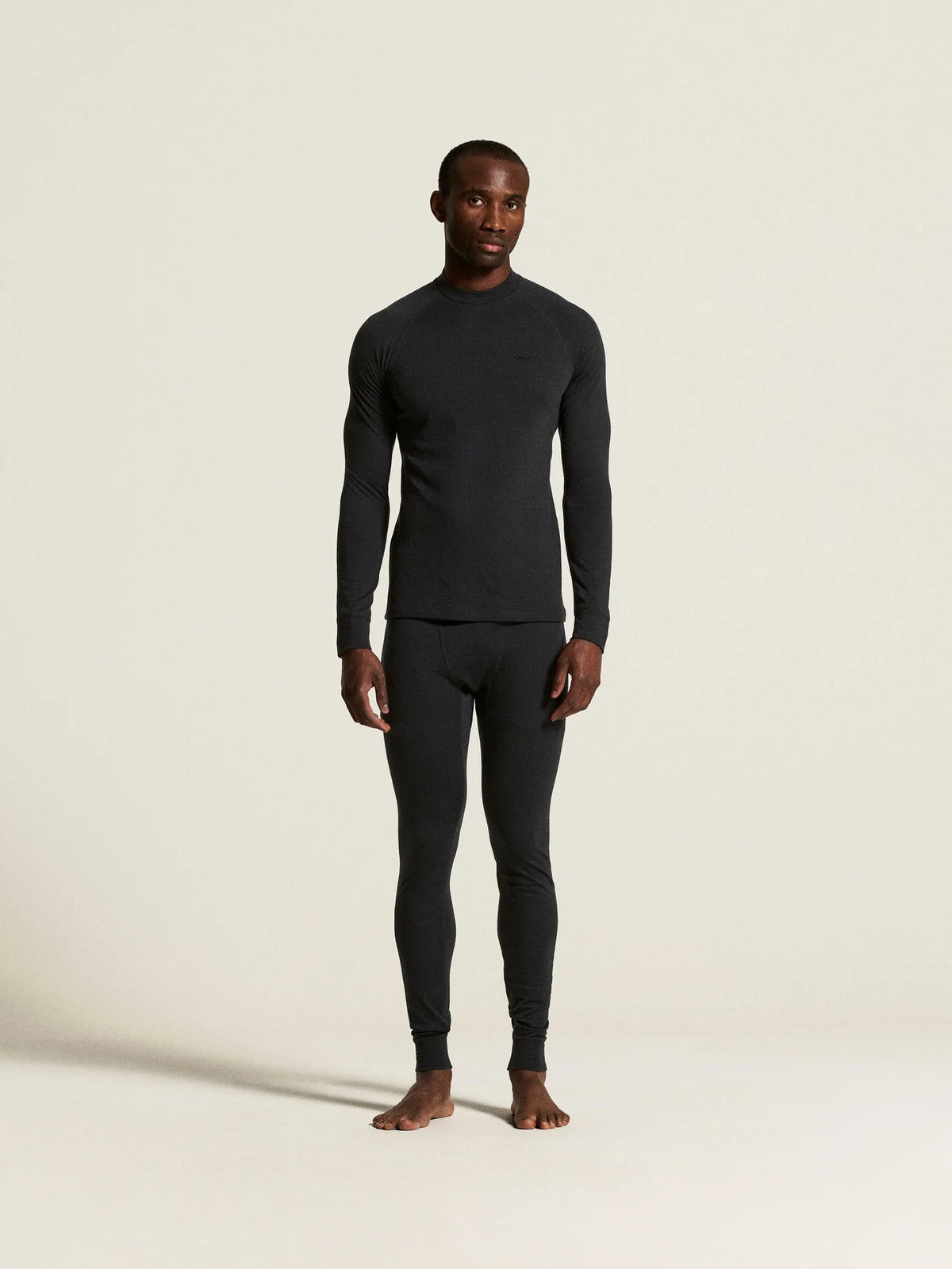 Zwart | sfeer | Op model met bijpassend shirt, zwart – Craft merino wollen thermobroek heren - Wool Comfort