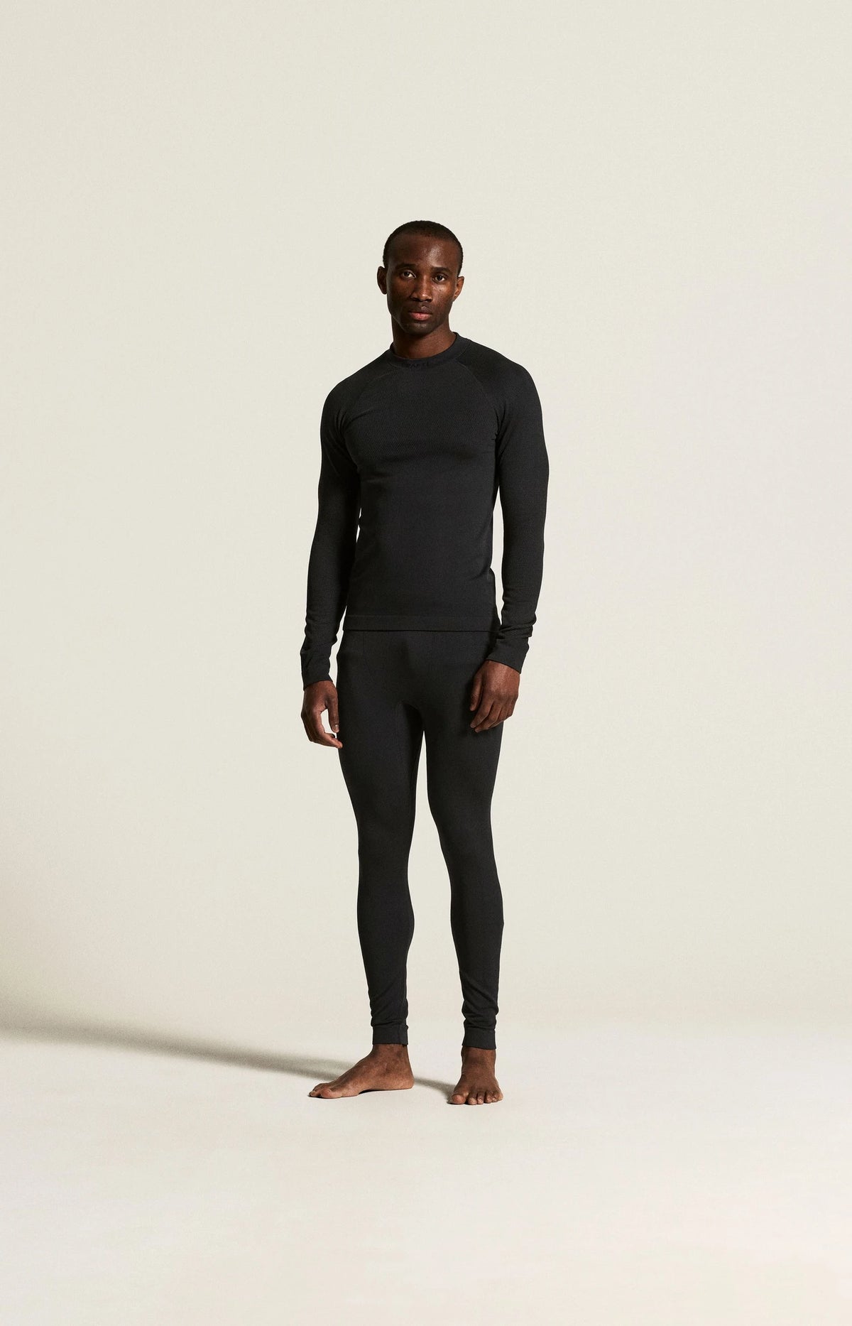 Zwart | sfeer | Op model met bijpassend shirt, zwart – Craft extra warme thermobroek heren - Warm Comfort