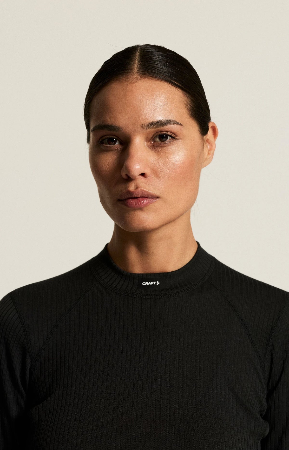 Zwart | detail | Detail hals, zwart – Craft thermoset dames shirt en broek - Baselayer