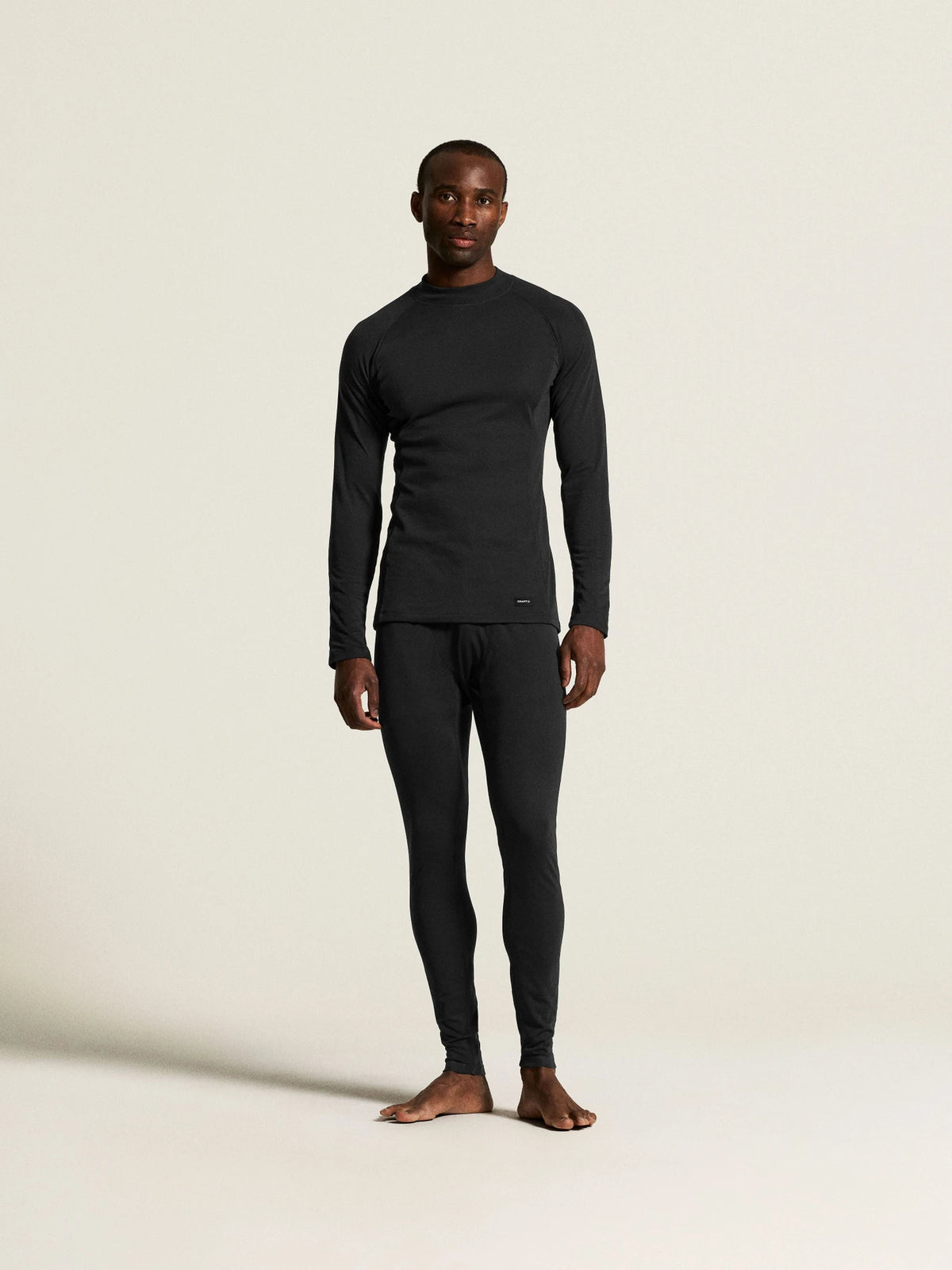 Zwart | voor | Vooraanzicht op model, shirt en broek, zwart – Craft thermoset heren shirt en broek - Thermal Baselayer