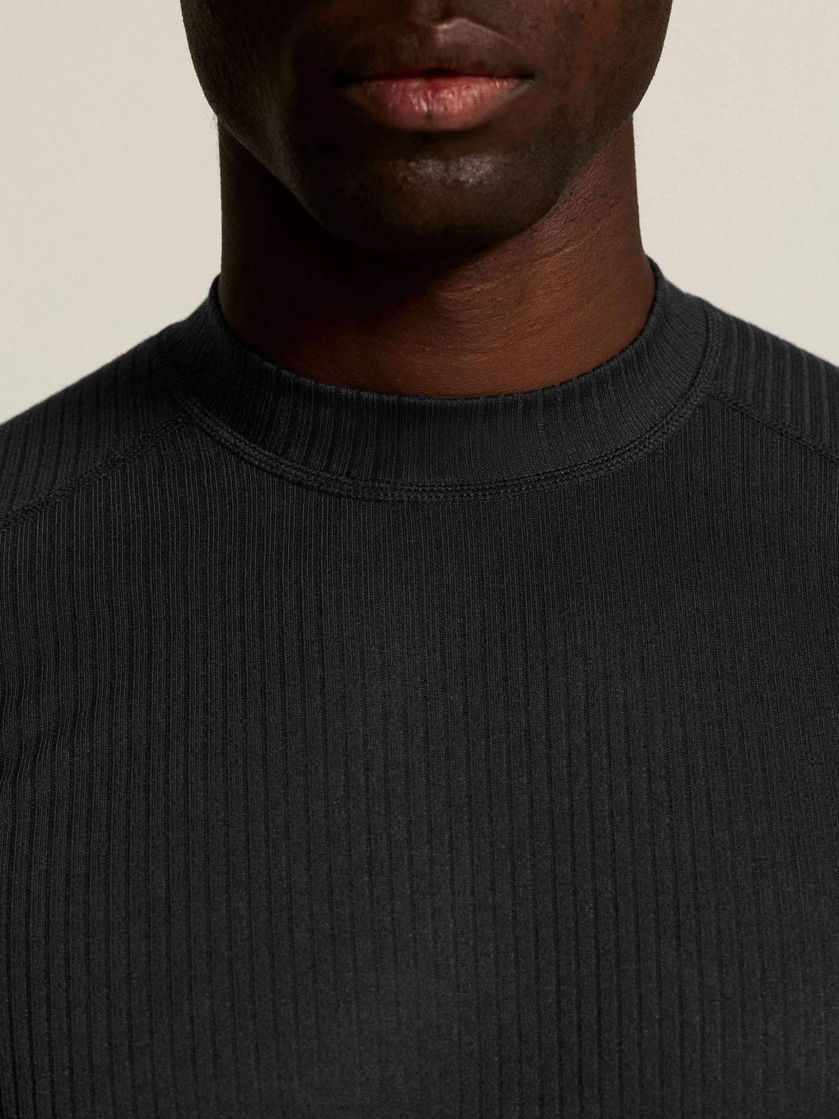 Alle | detail | Detail hals, zwart – Craft thermoset heren shirt en broek - Baselayer Set 2