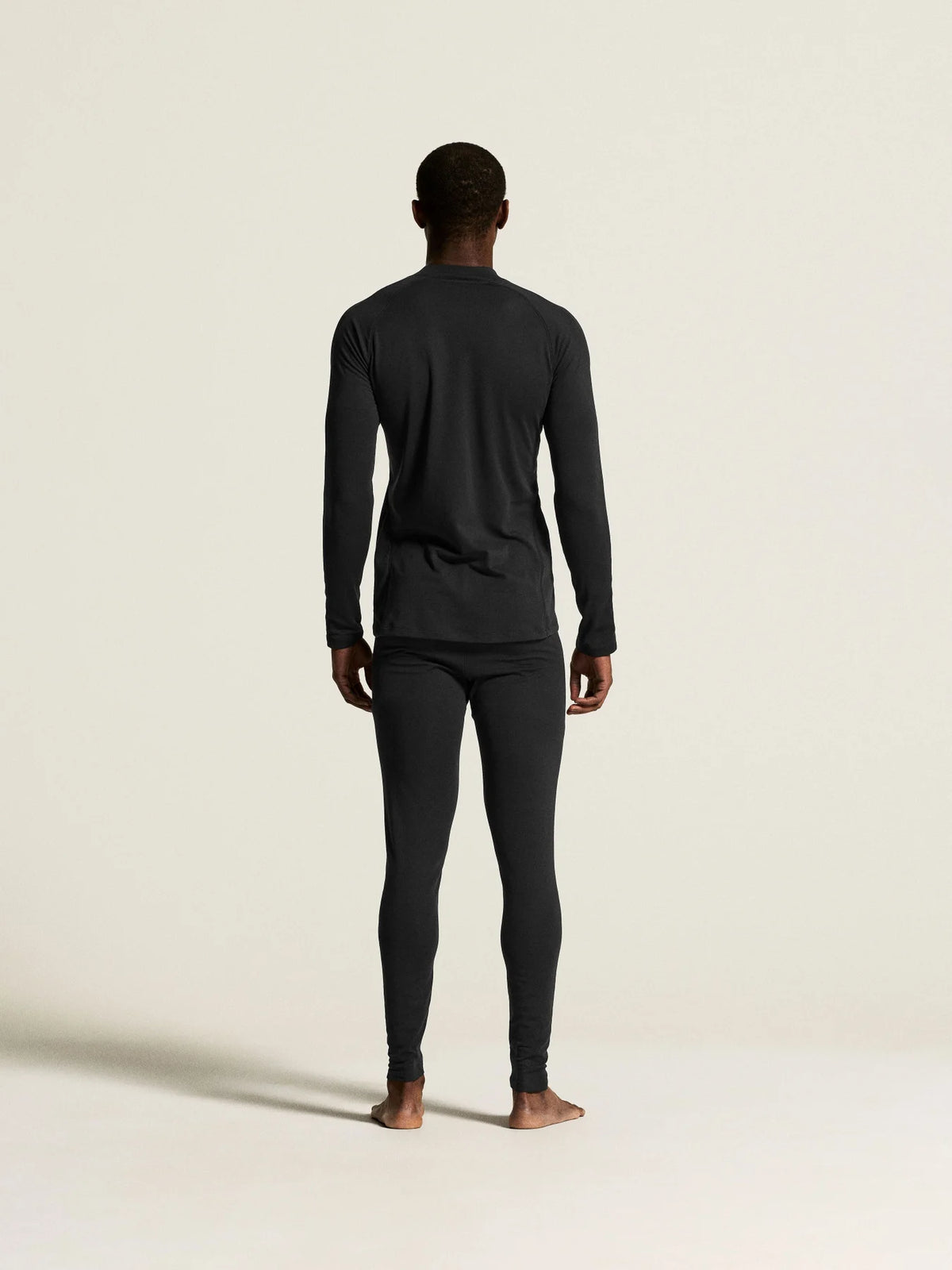 Zwart | achter | Achteraanzicht op model, zwart – Craft thermoset heren shirt en broek - Thermal Baselayer