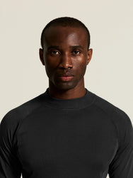 Zwart | detail | Detail hals en schouders, zwart – Craft thermoset heren shirt en broek - Thermal Baselayer