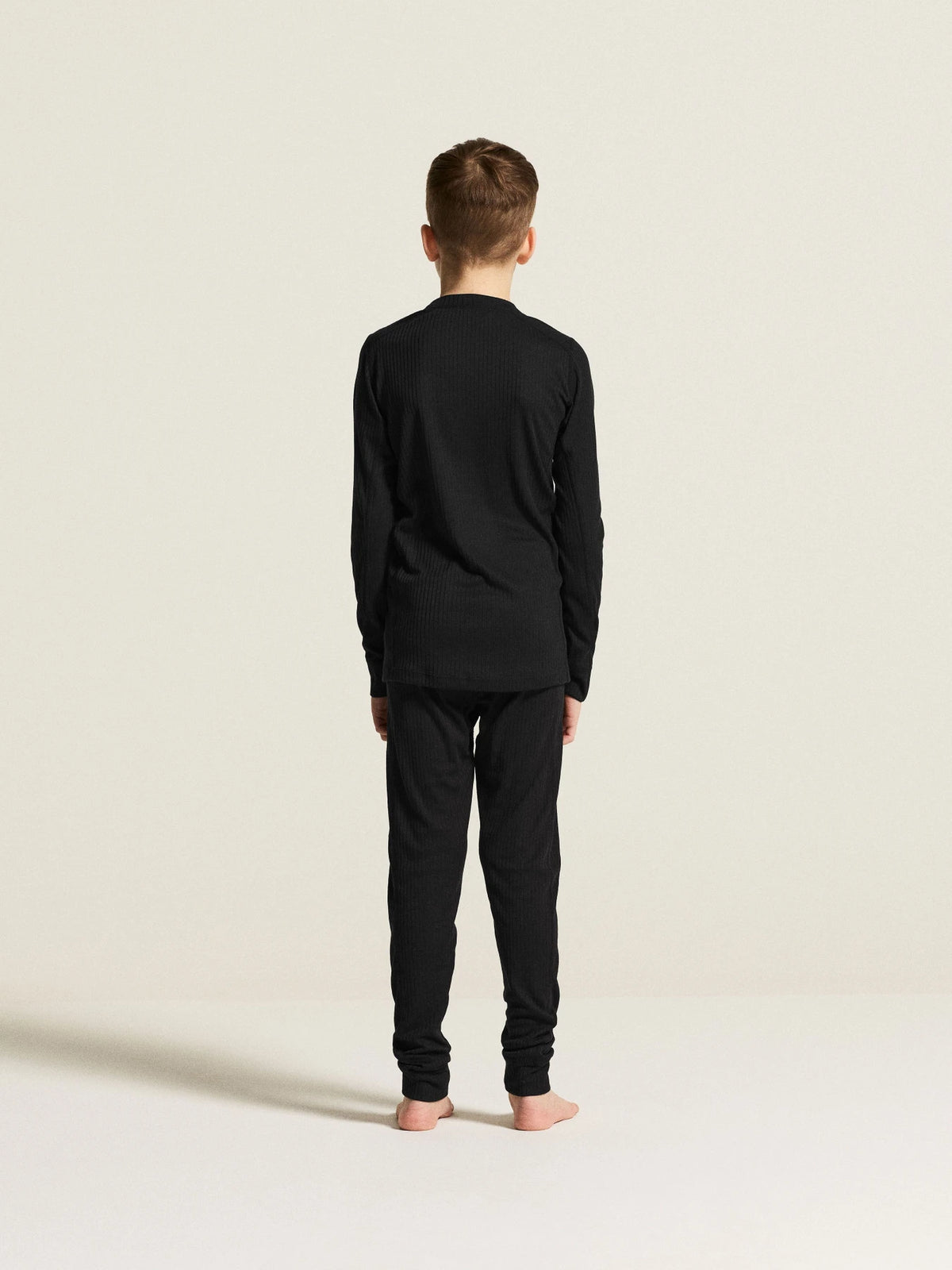 Zwart | achter | Achteraanzicht op model, zwart – Craft thermoset kinderen shirt en broek - Baselayer Set 2