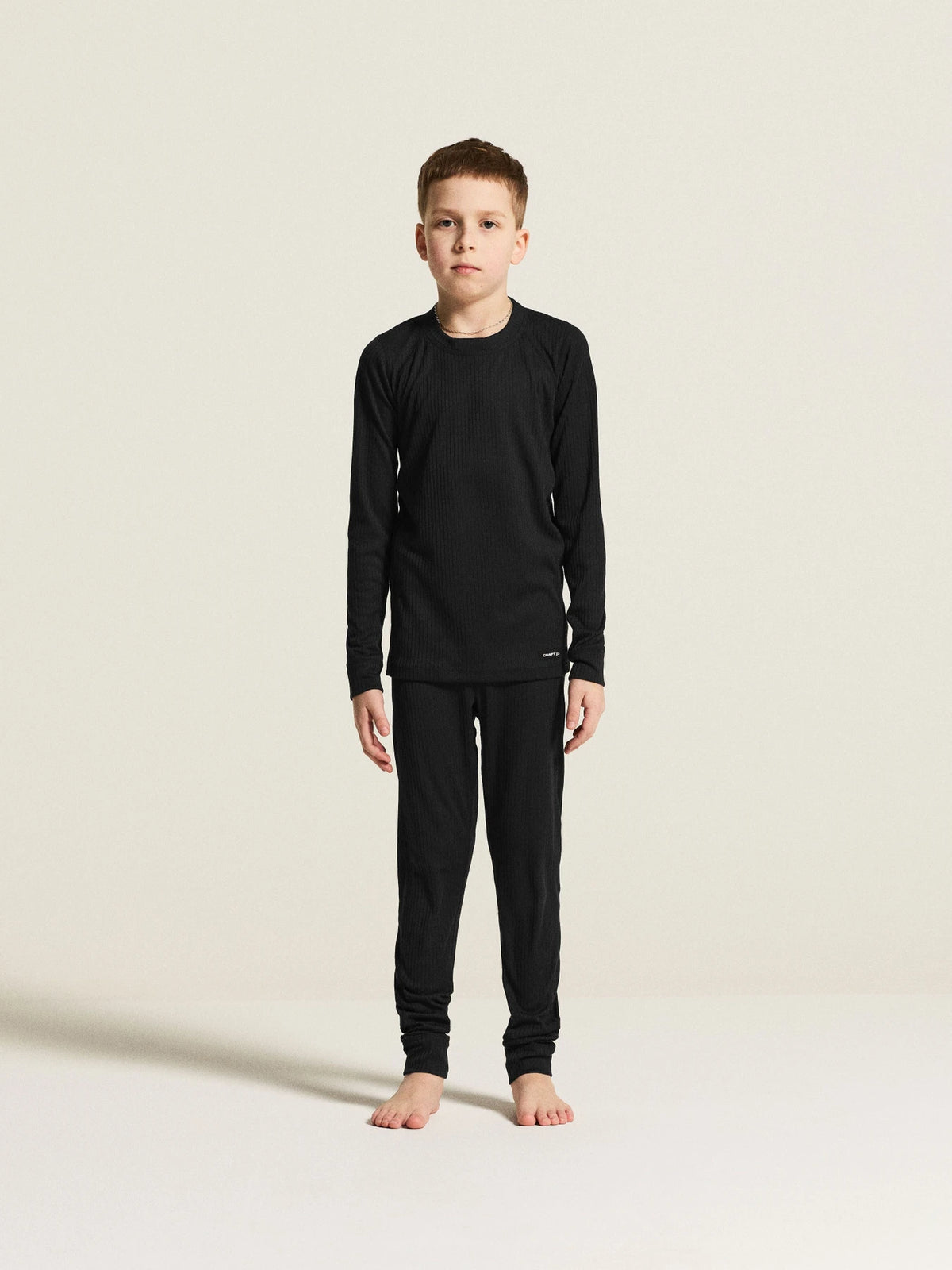 Zwart | voor | Vooraanzicht op model, shirt en broek, zwart – Craft thermoset kinderen shirt en broek - Baselayer Set 2