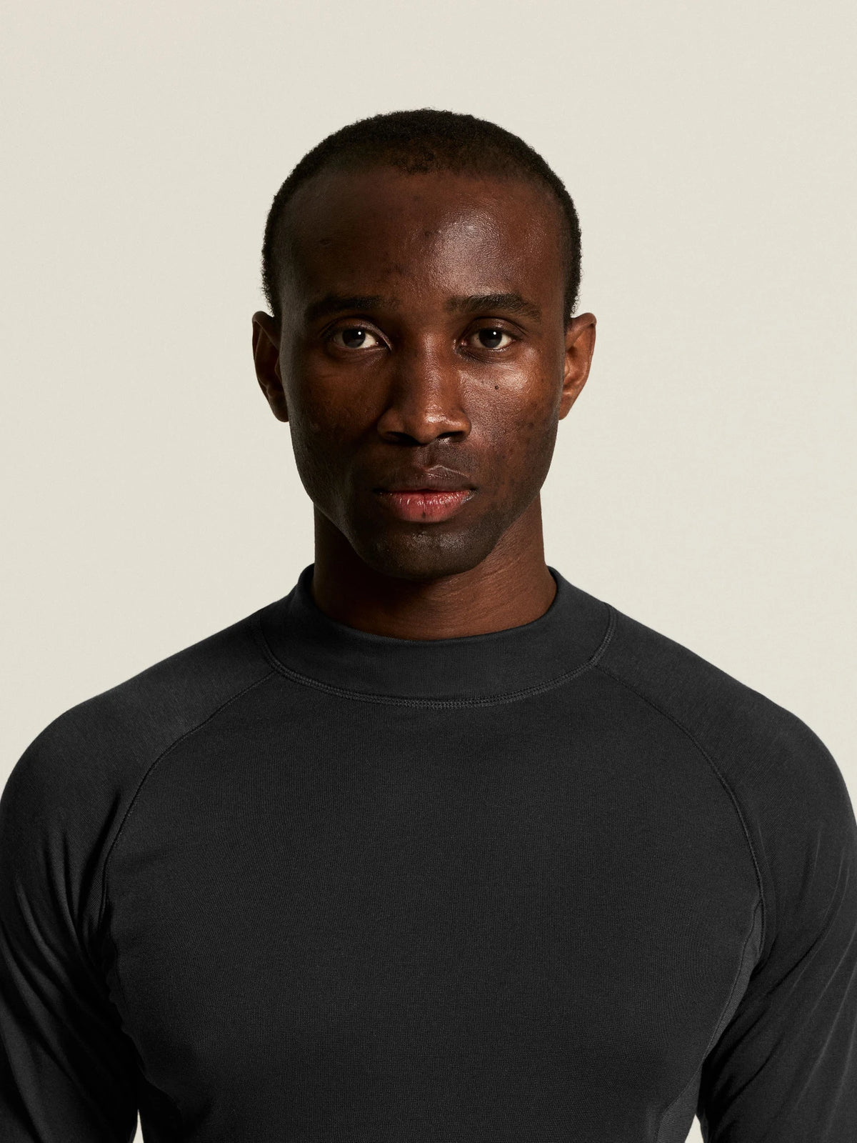 Zwart | detail | Detail hals en schouders, zwart – Craft thermoshirt heren lange mouw - Thermal Baselayer