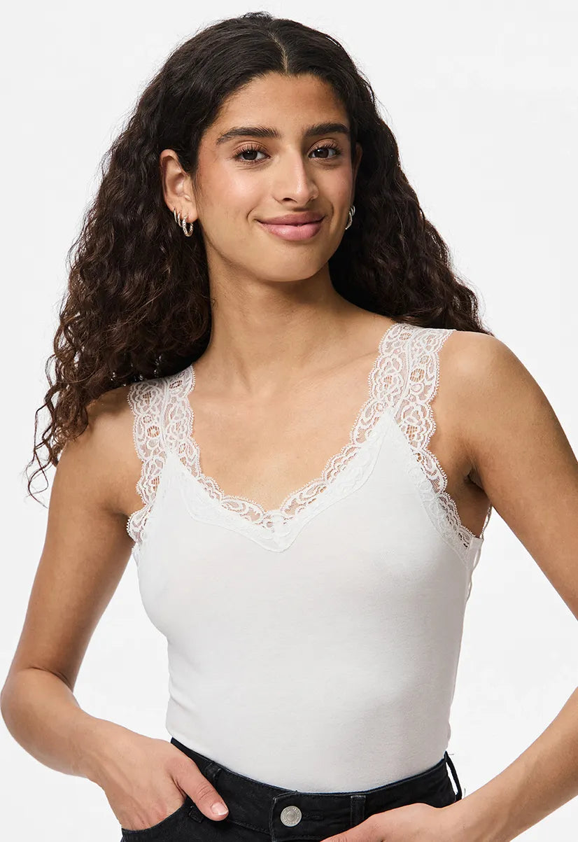 Pieces Pieces hemdje met kant - Lace Top - Barbera
