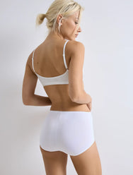 Wit | achter | Achteraanzicht op model, wit – Sloggi 3-pack dames maxi taille slips microfiber - 24/7
