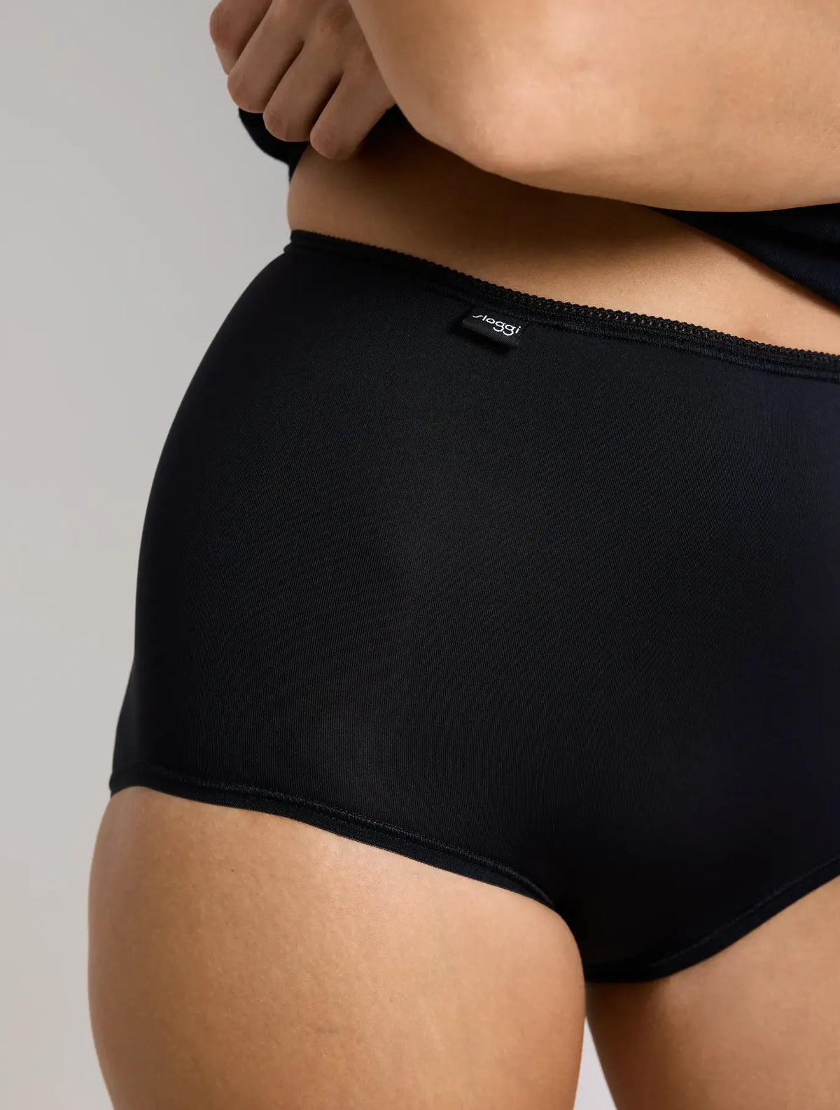Zwart | detail | Detail taille en zijkant, zwart – Sloggi 3-pack dames maxi taille slips microfiber - 24/7