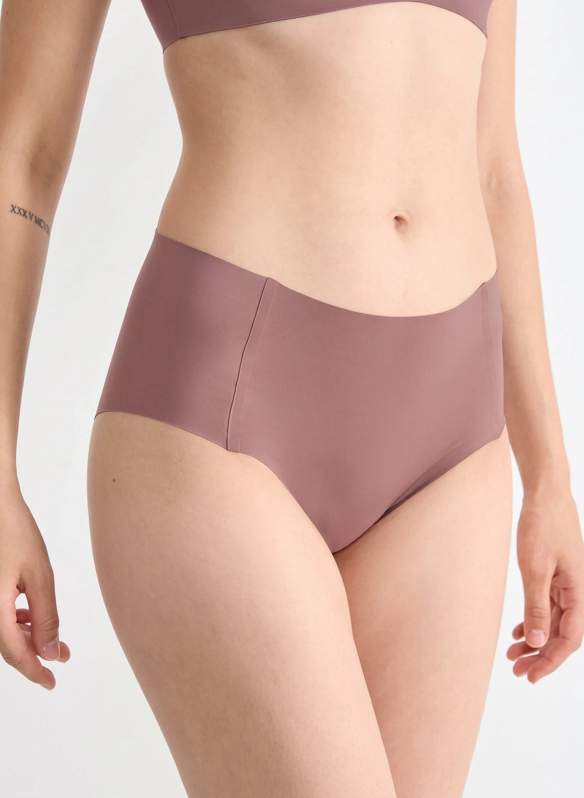 Roze | voor | Vooraanzicht op model, roze – Sloggi Zero Feel taille slip dames 2.0 - High waist