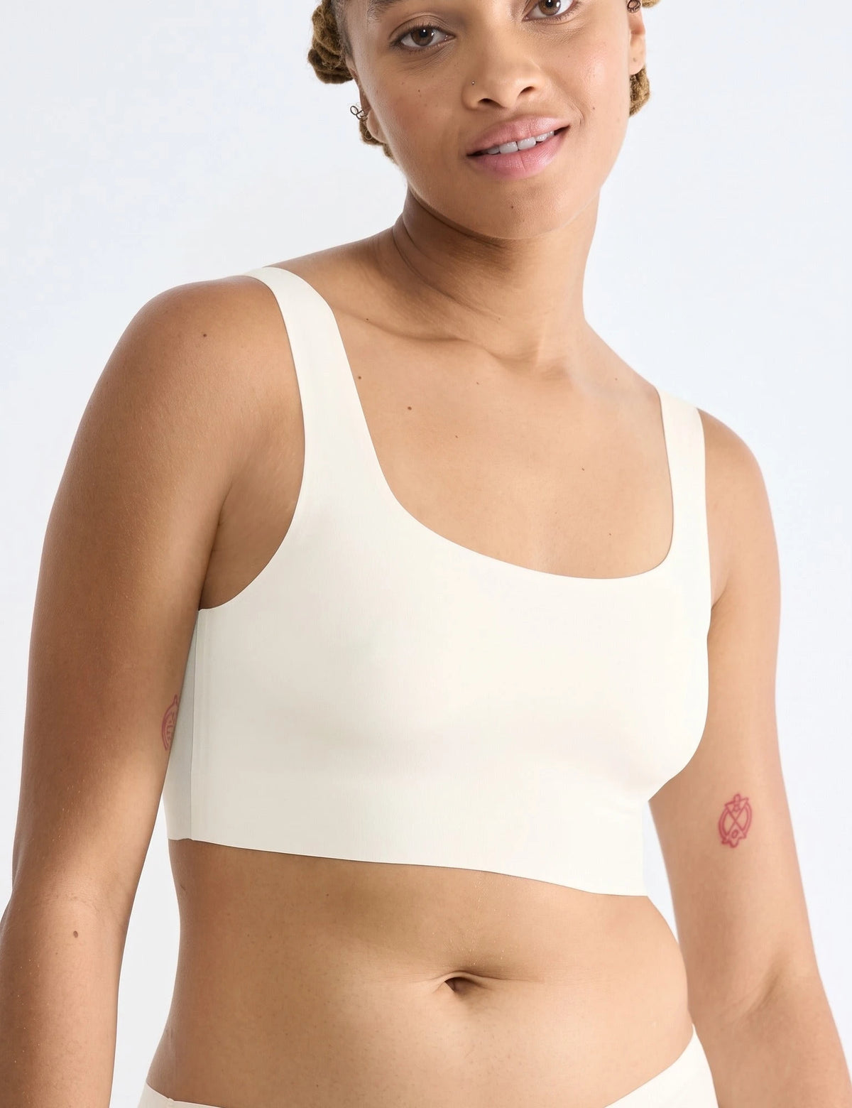 Zwart | achter | Achteraanzicht op model, zwart – Sloggi Zero Feel Top 2.0 - naadloze Bh