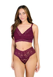 Cherry Burgundy | voor | Vooraanzicht op model, cherry burgundy – Ten Cate kanten bralette dames - Soft Lace