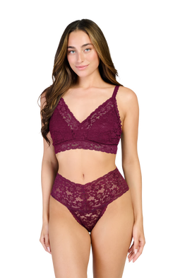 Cherry Burgundy | voor | Vooraanzicht op model, cherry burgundy – Ten Cate kanten bralette dames - Soft Lace